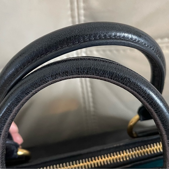 Authentic Miu Miu black soft leather double zip bag with adjustable strap - Picture 9 of 14